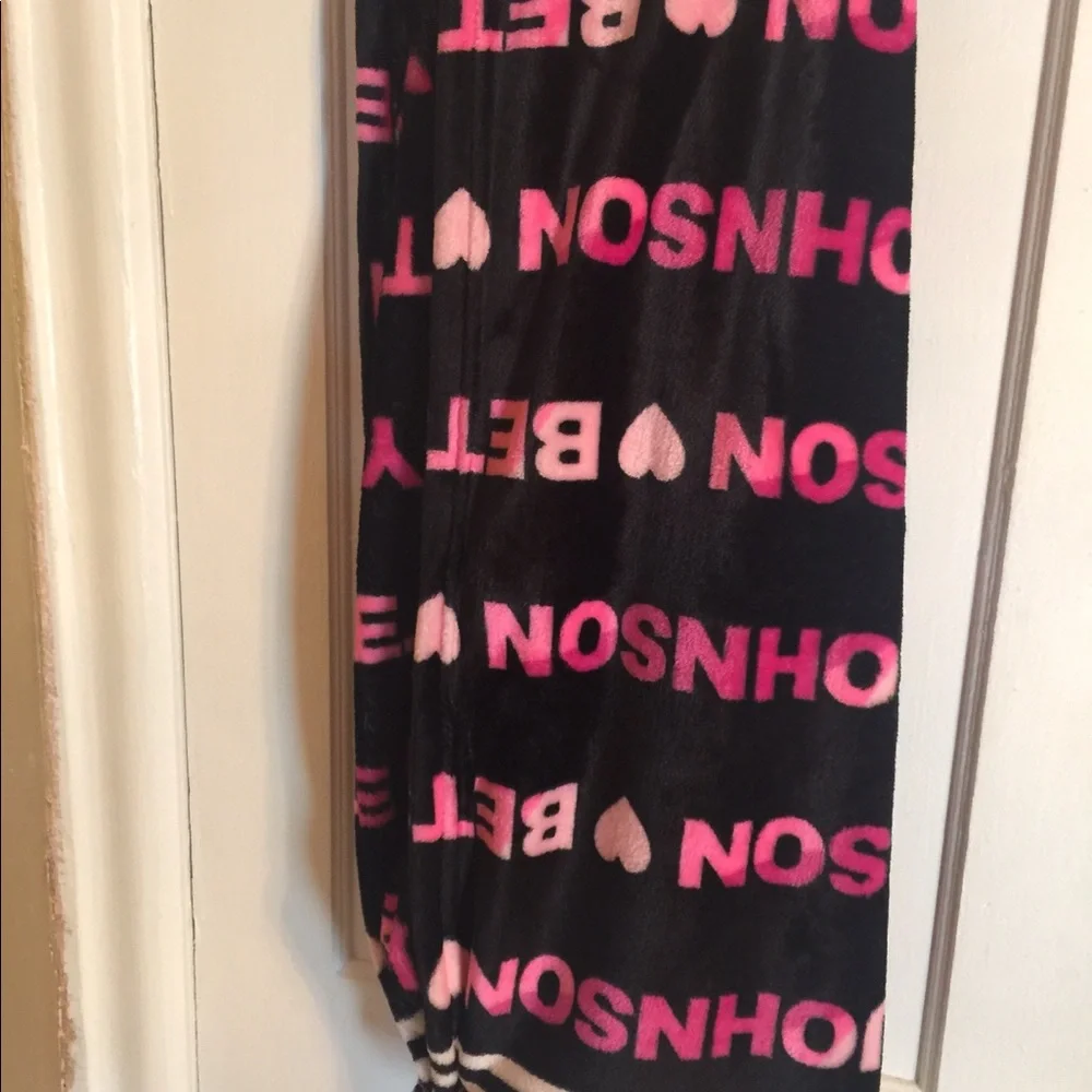 Betsey Johnson Ultra Soft Plush Throw 50in X 60in All Over Spell out Logo